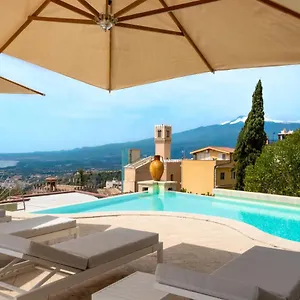 atelier-taormina-spacious-guesthouse-with-pool.sicilyhotelsitaly.net/