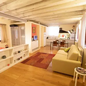 lovely-apartment-sottoriva.hotelinveneto.com/