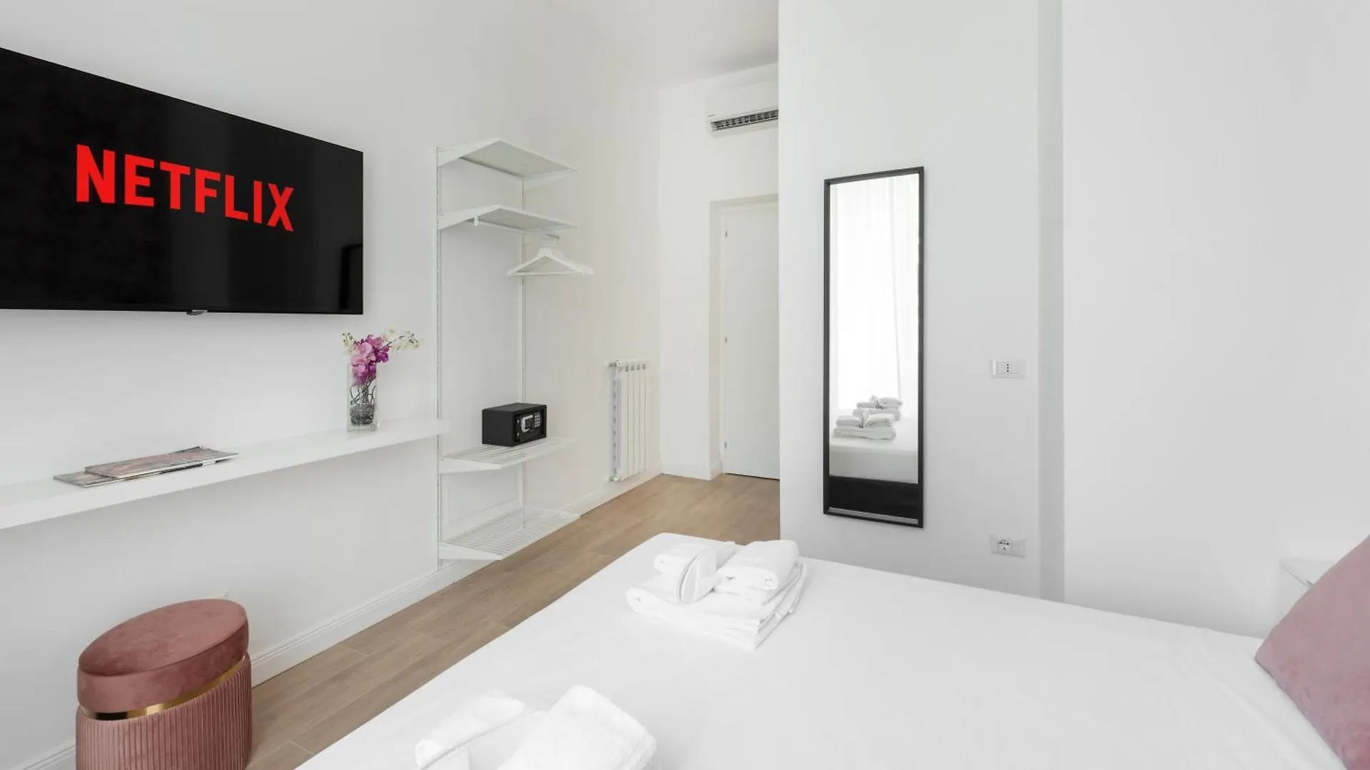 Black Rooms Colosseo Rome Guest house