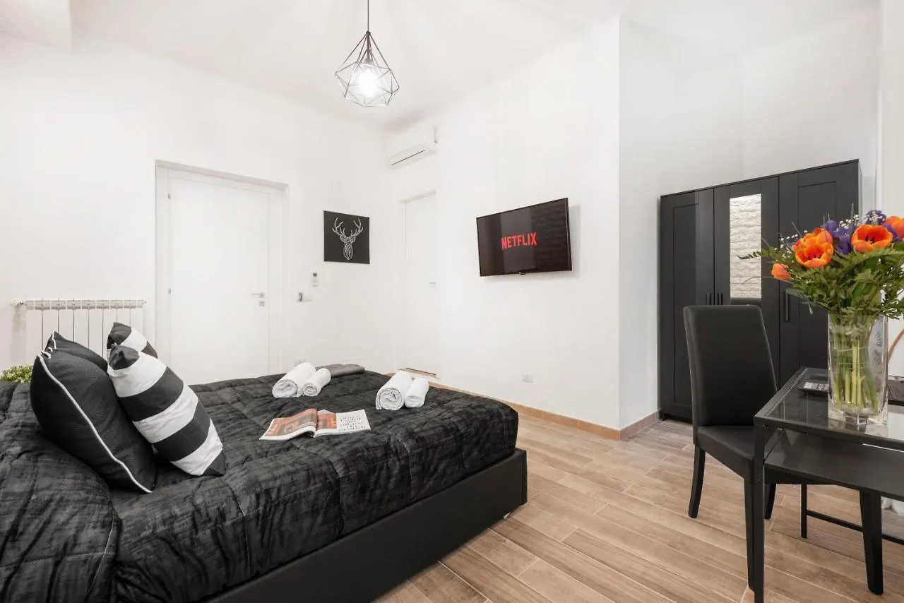 Black Rooms Colosseo Rome Guest house