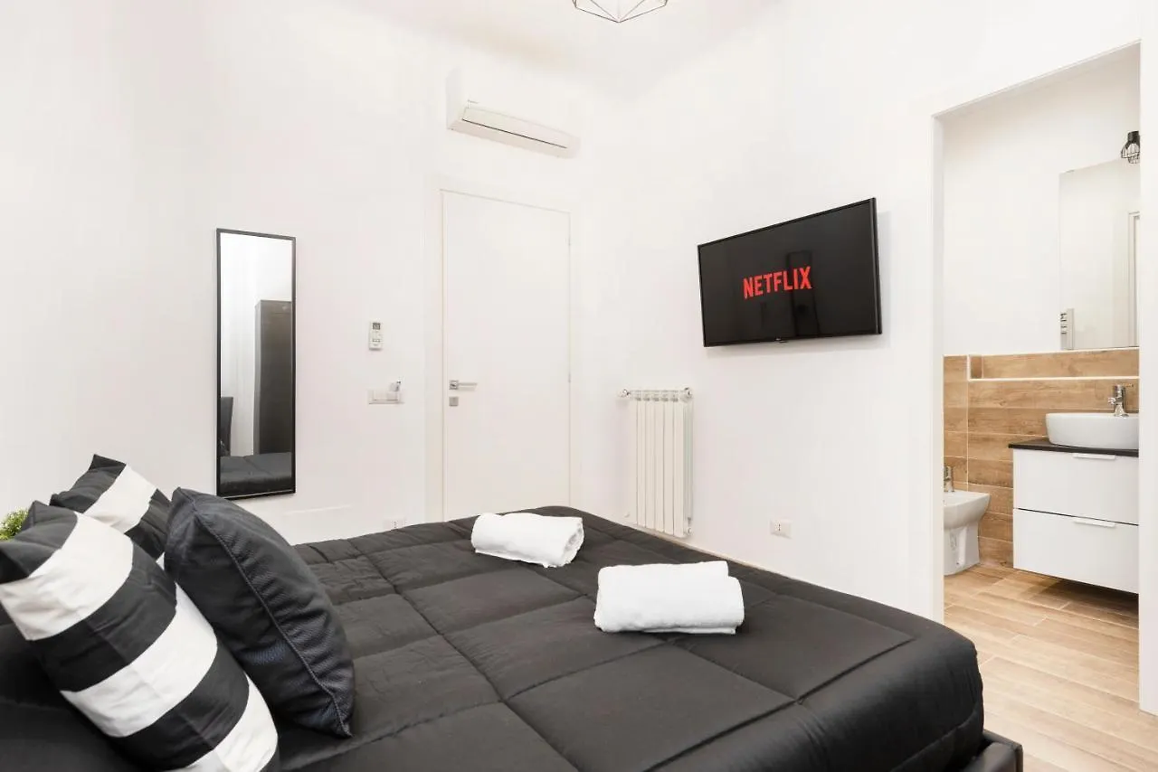 Konukevi Black Rooms Colosseo Roma İtalya