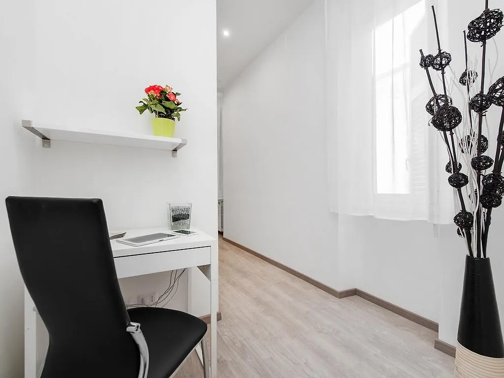 Guest house Black Rooms Colosseo Rome