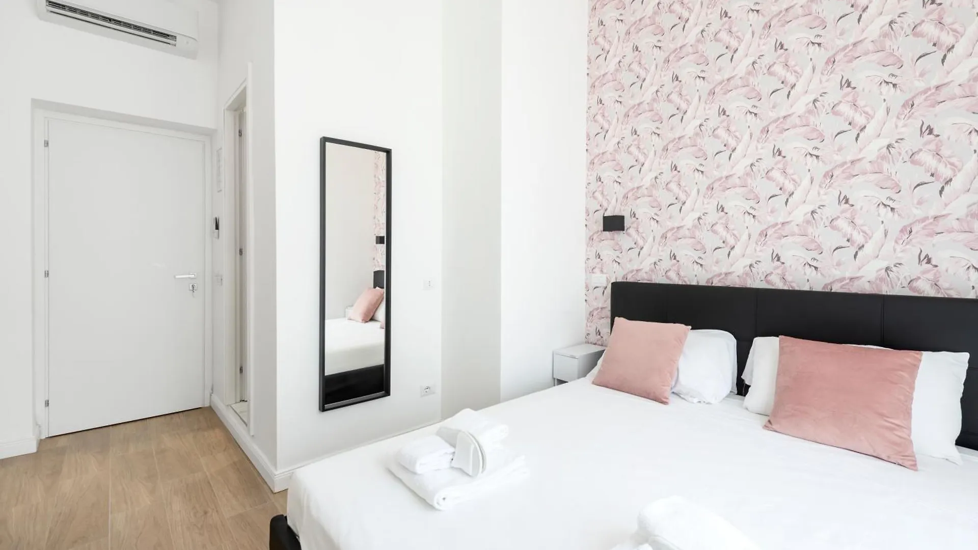 Guest house Black Rooms Colosseo Rome Italy