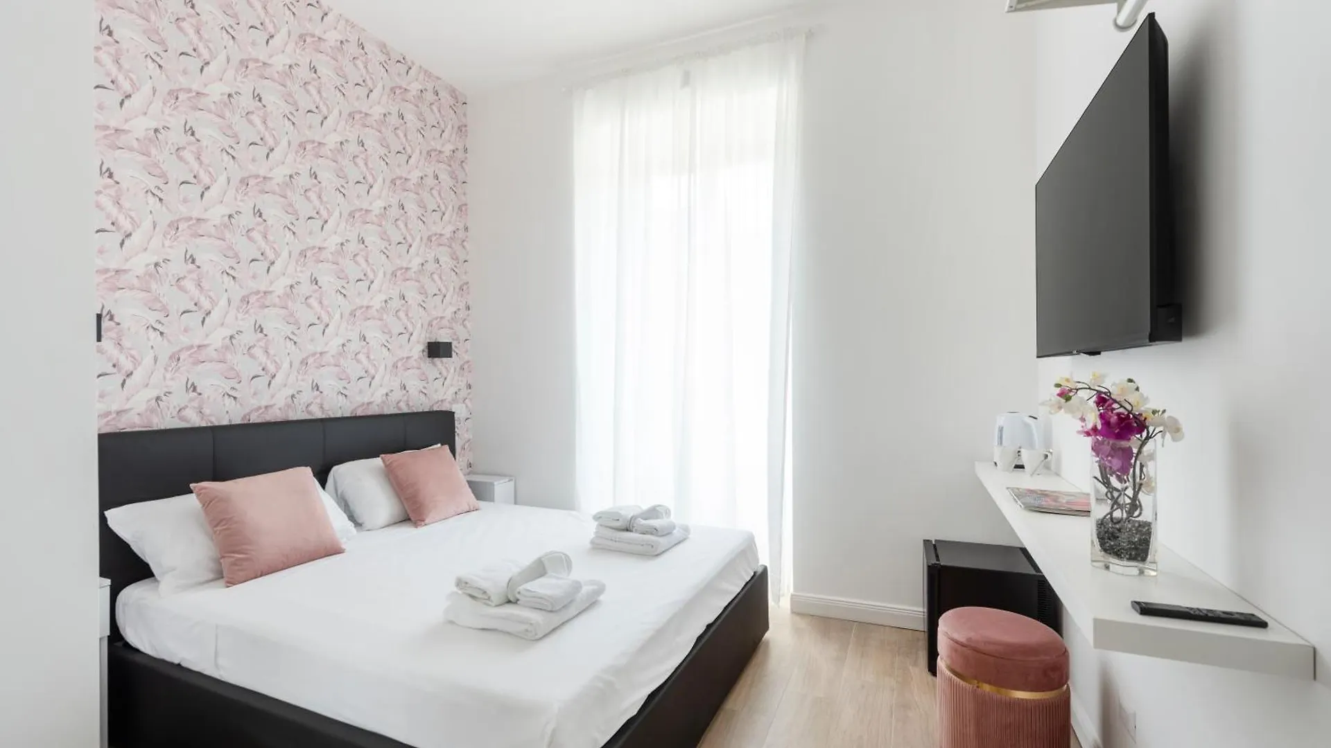 Black Rooms Colosseo Rome Guest house