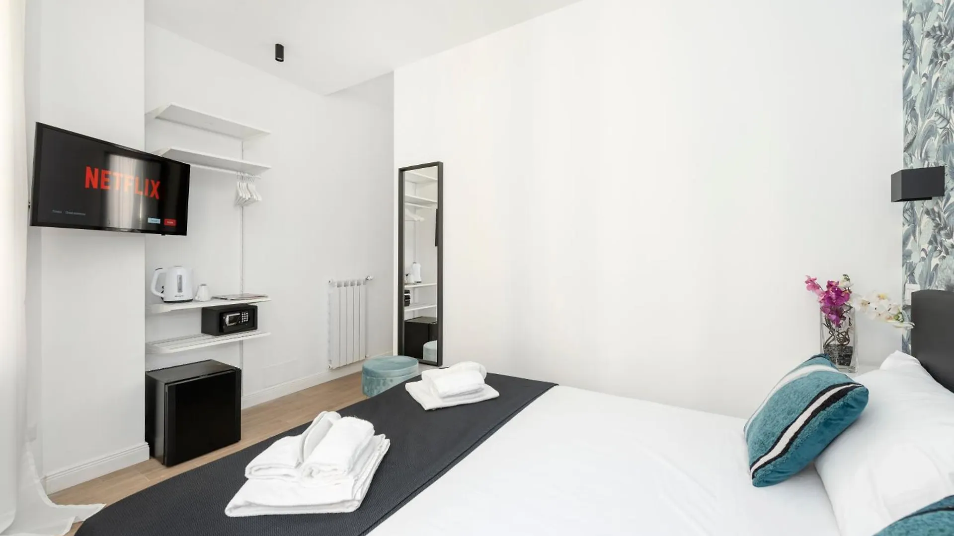 Black Rooms Colosseo Rome Guest house