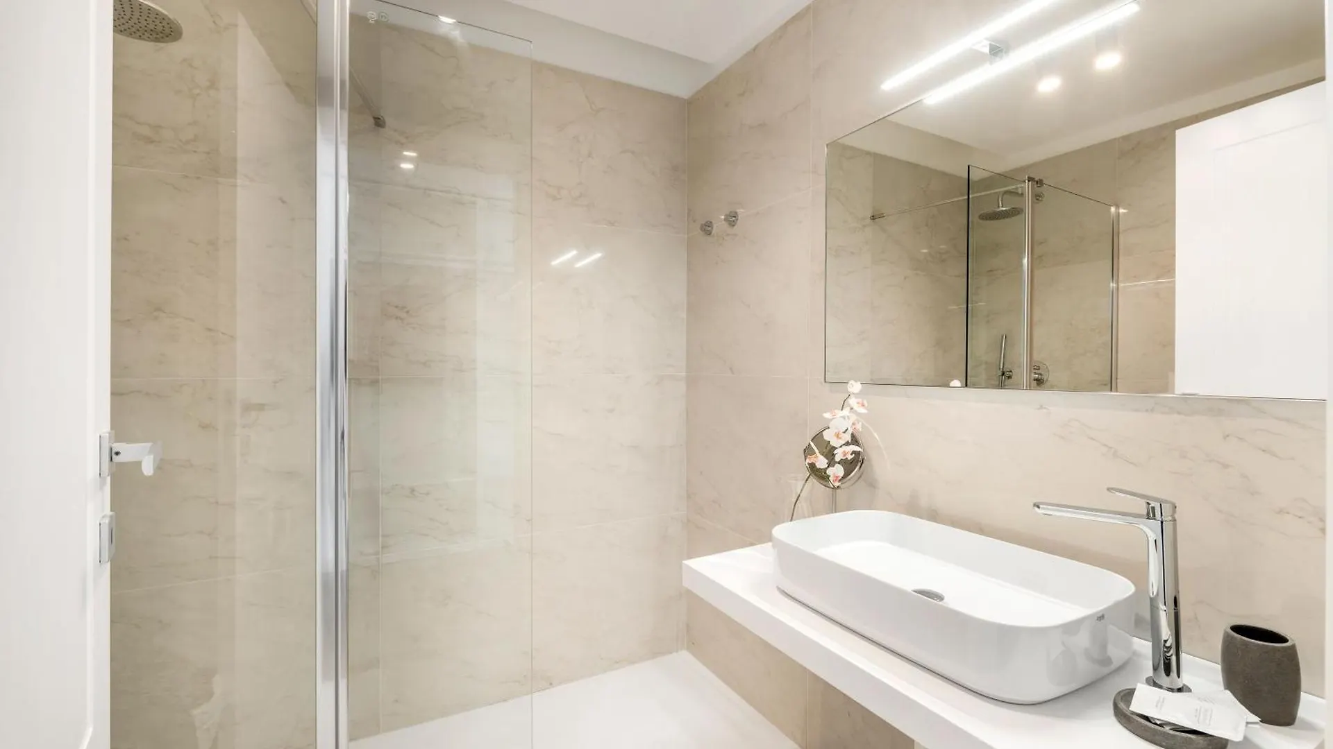 Guest house Black Rooms Colosseo Rome Italy