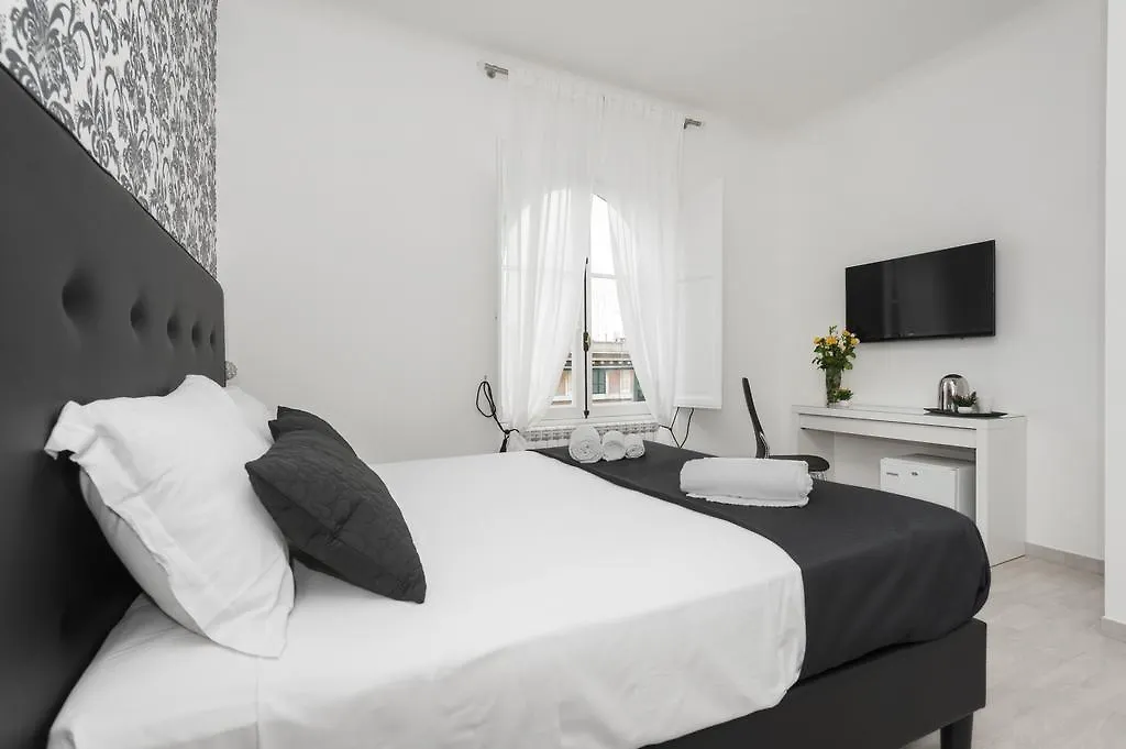 Black Rooms Colosseo Rome Guest house
