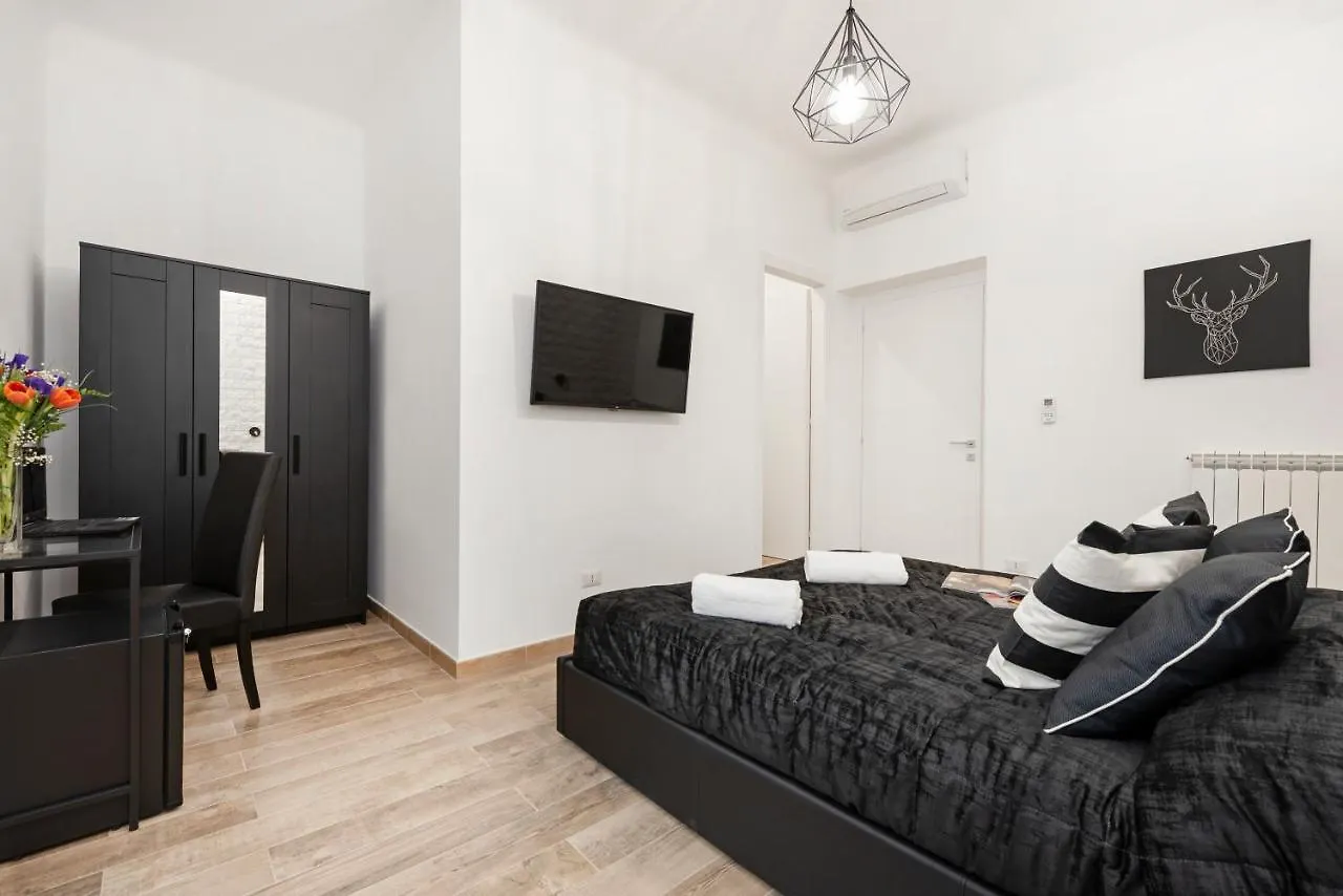 Black Rooms Colosseo Rome Guest house